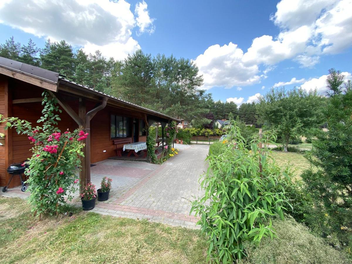 Domek Letniskowy Nad Jeziorem Wiejskim Lakie Ngoại thất bức ảnh